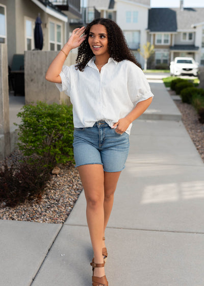 Lined white button down top with short sleeves