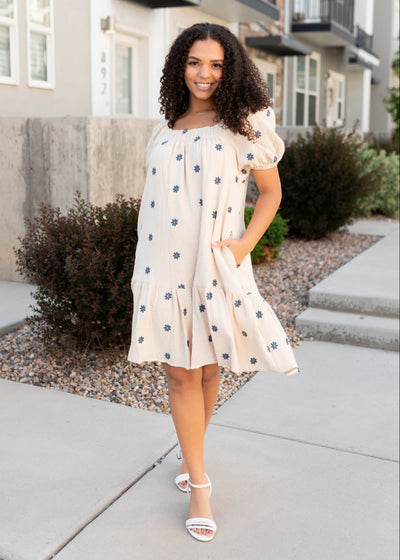 Short sleeve natural embroidered dress with pockets
