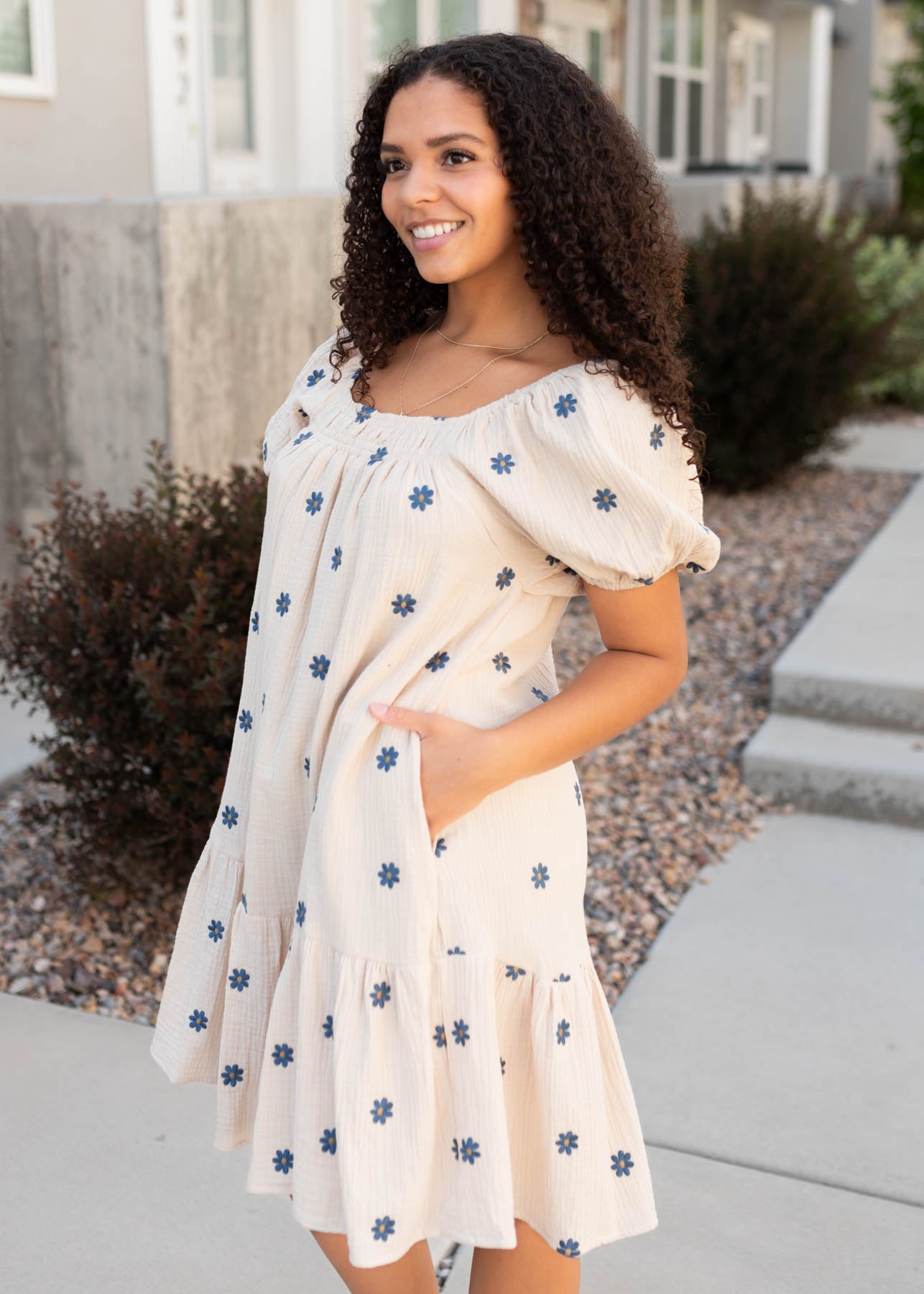 Natural embroidered dress with pockets
