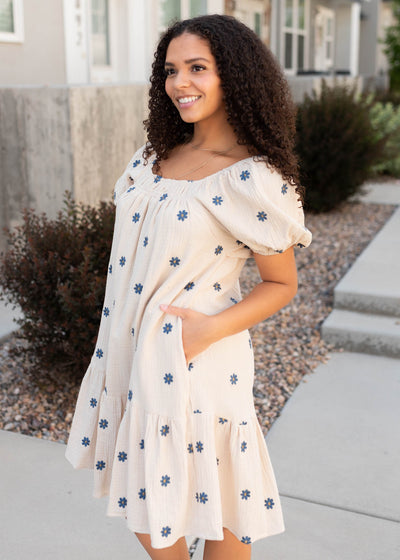 Natural embroidered dress with pockets