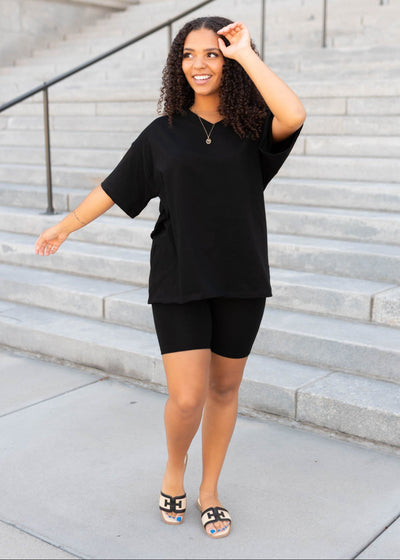 V-neck short sleeve tee with the black set