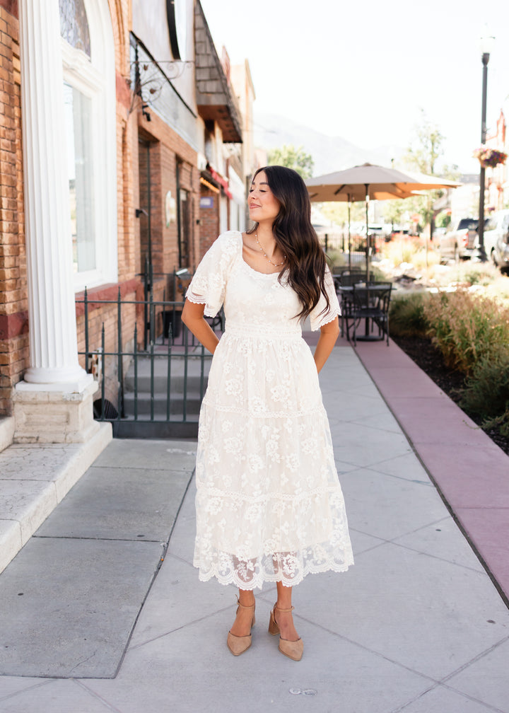 DIRT ドレス　ECRU 2021SS Collection Jocelyn Cream Short Sleeve Lace Midi Dress – Lena Layne