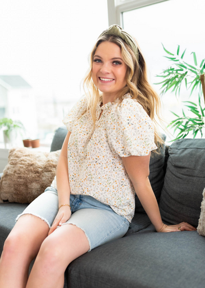 Short sleeve cream floral printed blouse