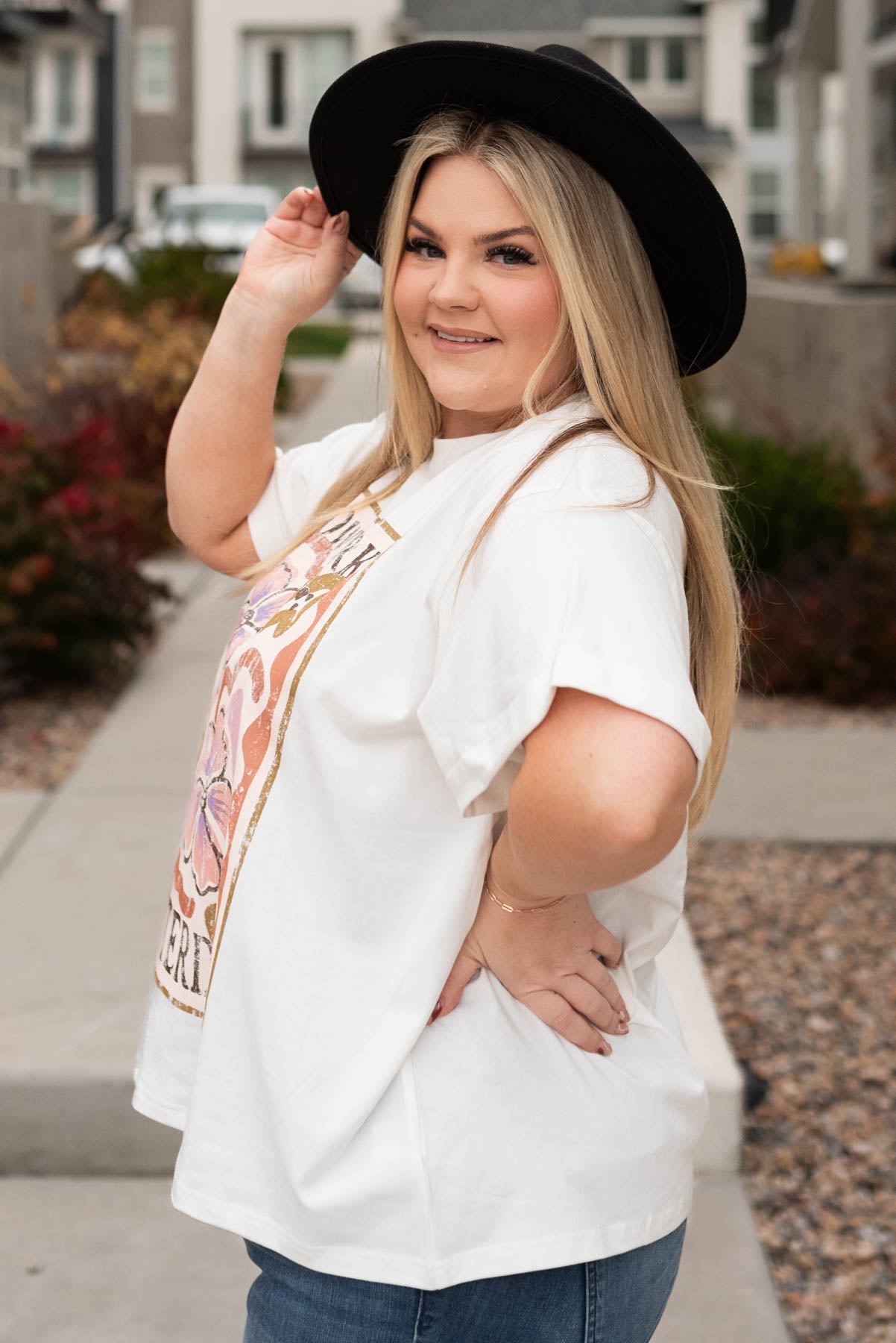 Side view of the plus size flower market t-shirt