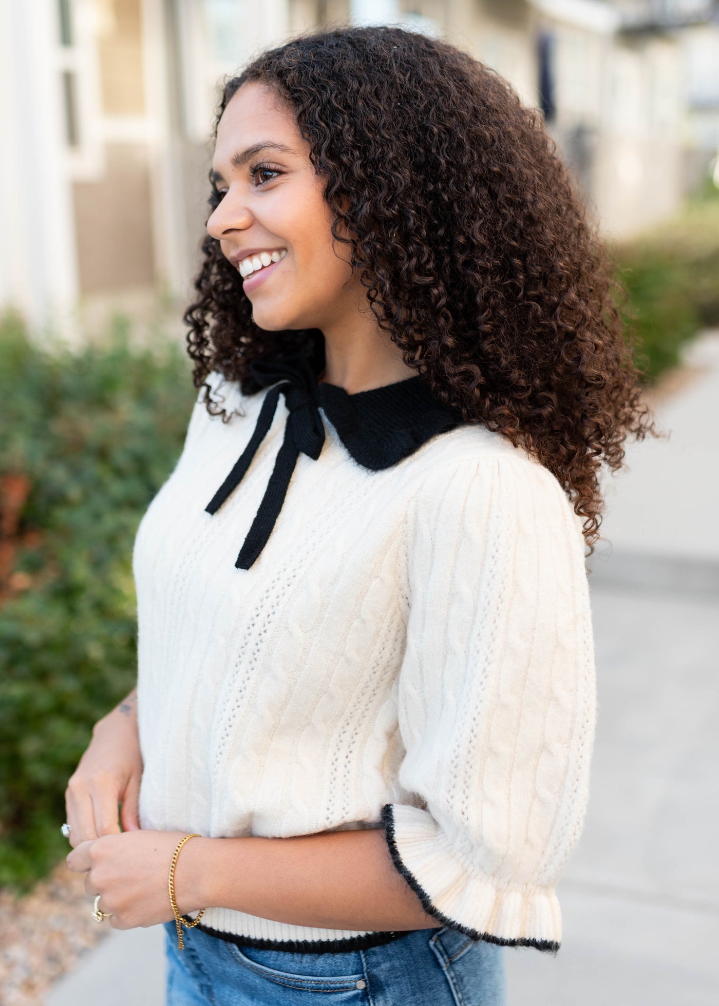 Side view of the cream collar top with black collar