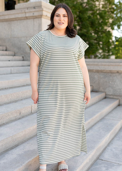 Short sleeve plus size green striped t-shirt dress in plus size
