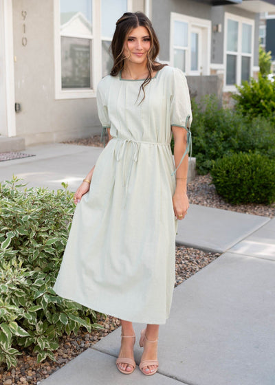 Sage dress with tie at the waist and pockets