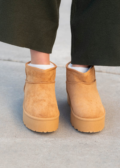 Front view of the camel platform mini boots