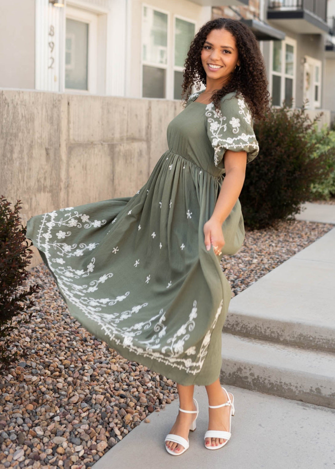 Forest green embroidered dress with short sleeves