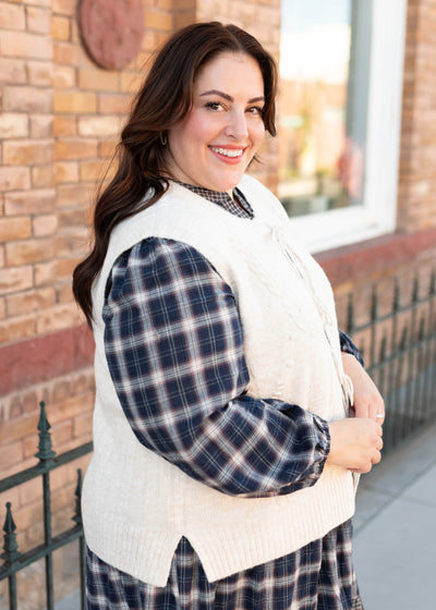 Side view of the oatmeal sweater vest in plus size