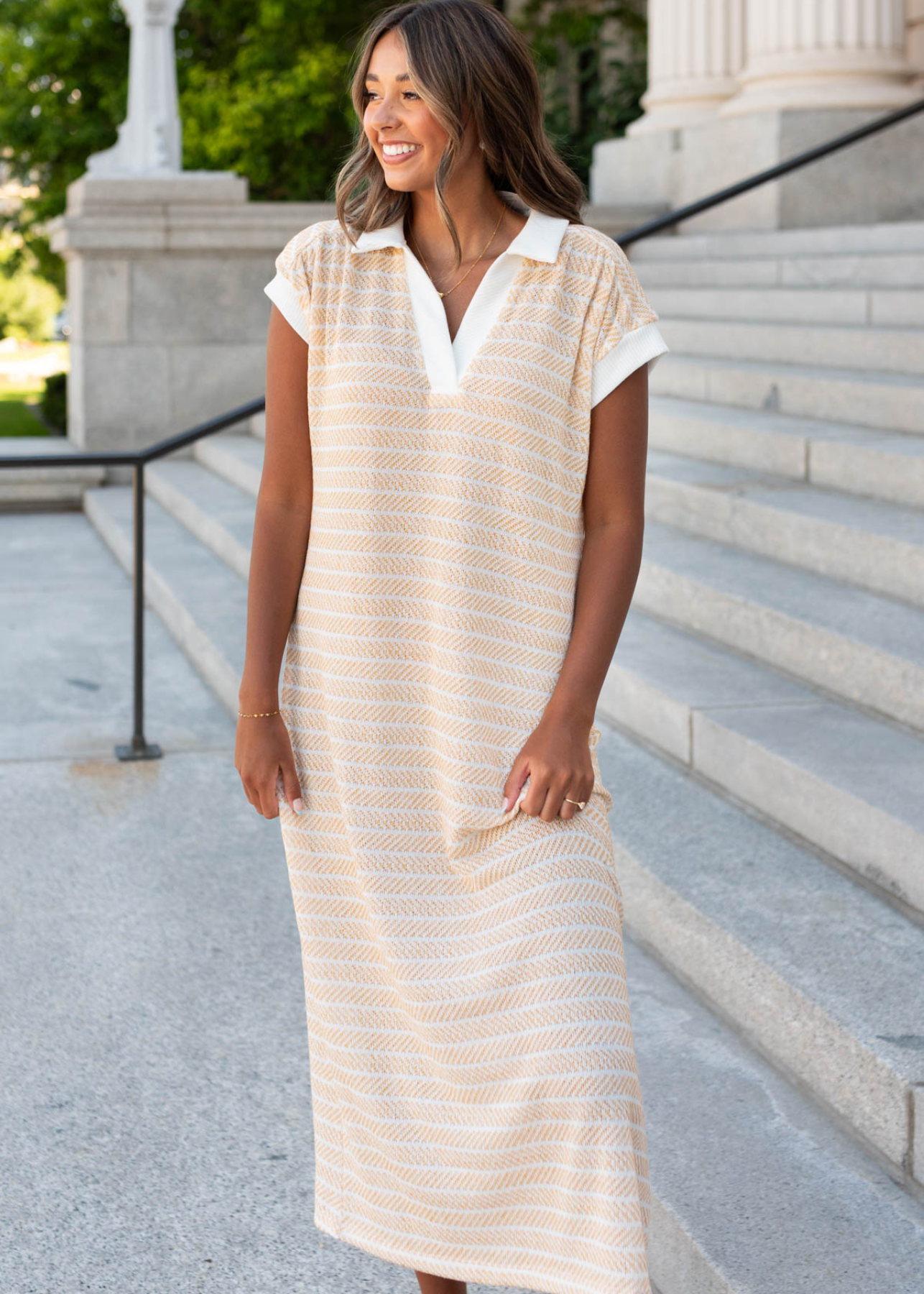 White collar yellow knit t-shirt dress