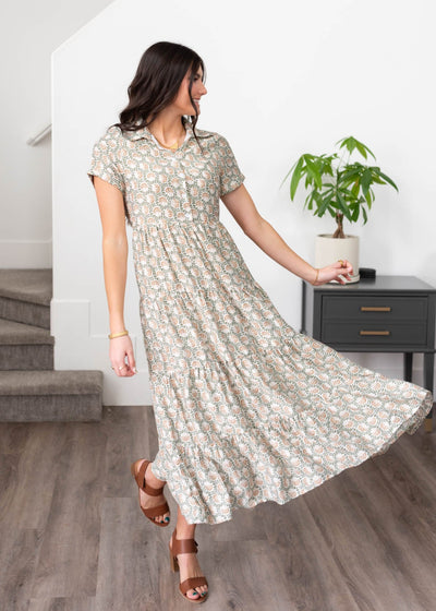 Short sleeve green floral collared dress with tiered skirt