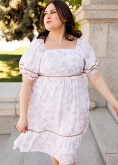 Short sleeve natural floral dress in plus size