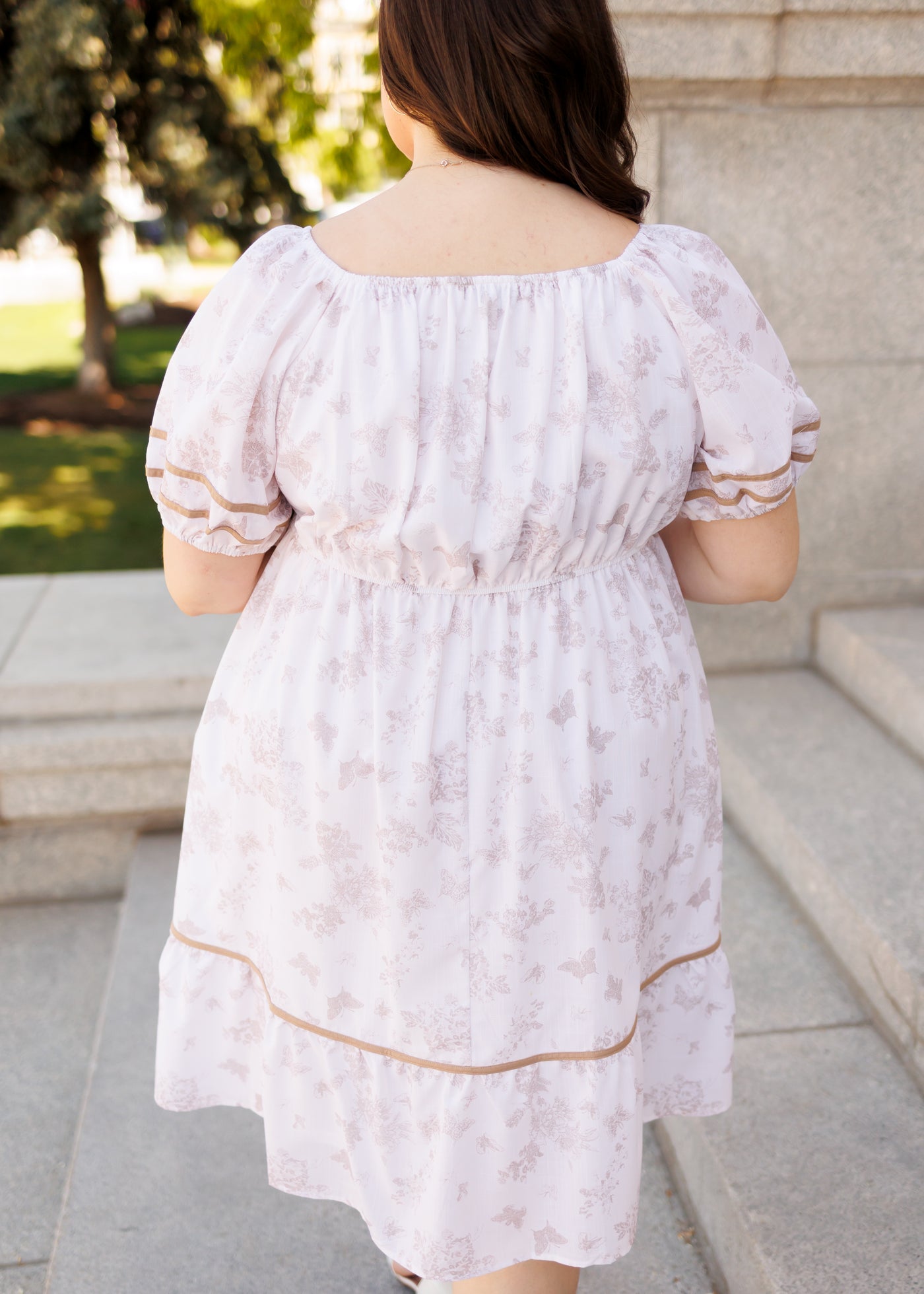 Back view of the plus size natural floral dress in plus size