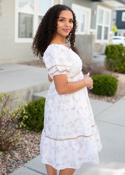 Side view of the natural floral dress