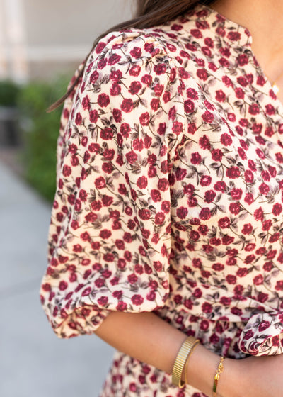 Close up of the short puff sleeve on the burgundy floral dress