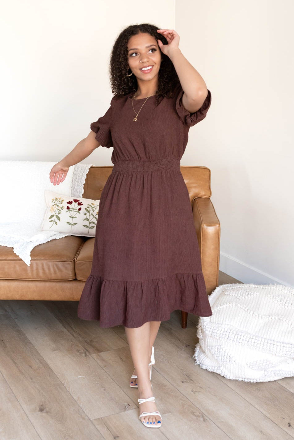 Brown textured dress with short sleeves