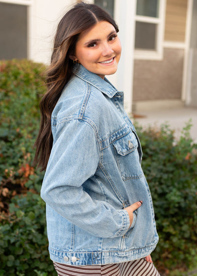 Side view of the denim oversized jacket with pockets