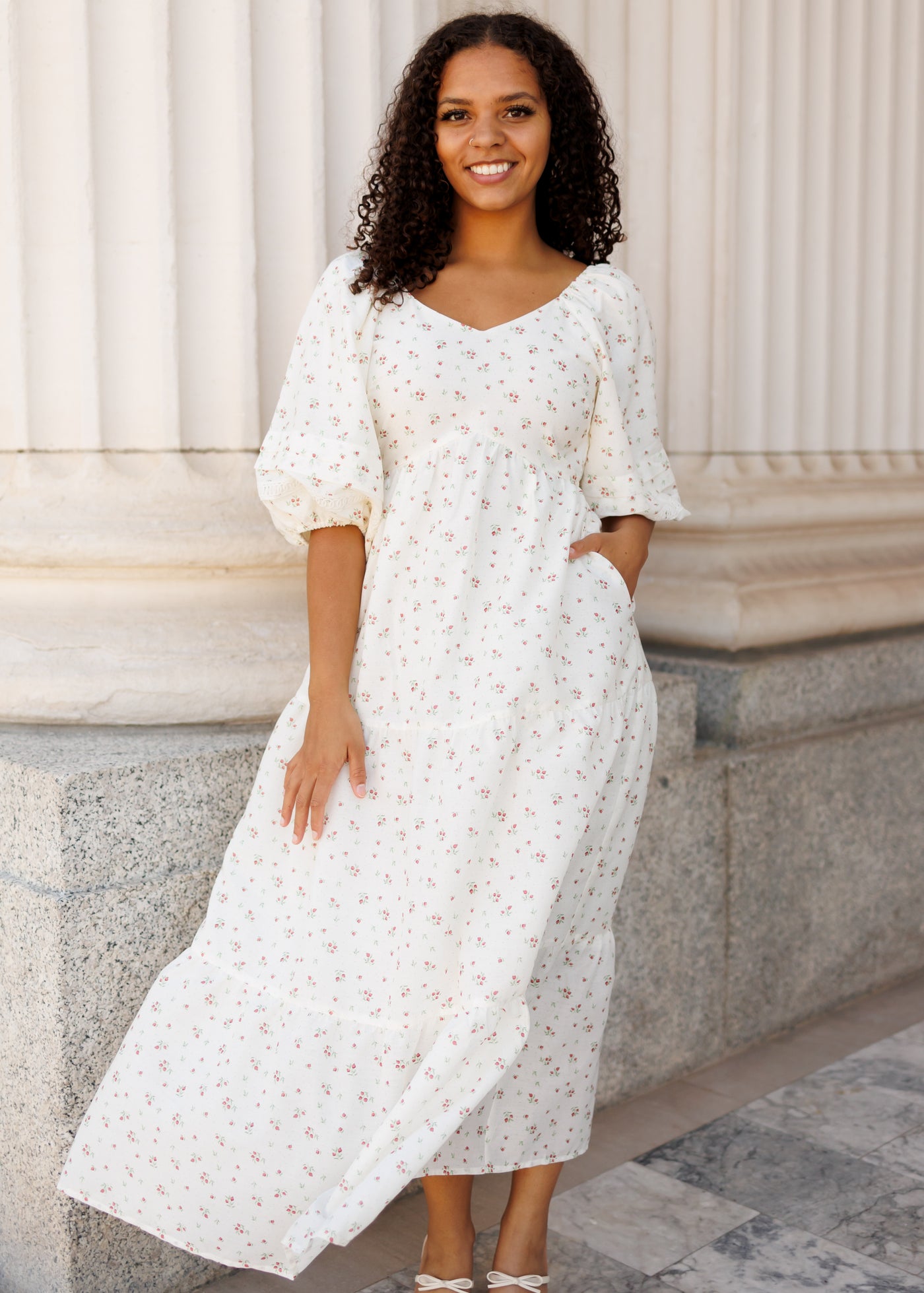 Short sleeve ivory floral dress with pockets