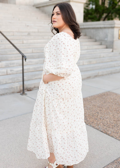 Side view of the plus size ivory floral dress with pockets