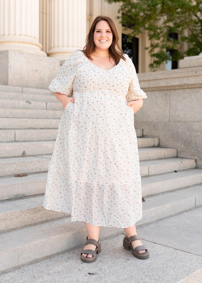 Ivory floral dress with pockets and short sleeves