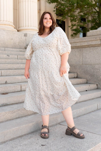 Short sleeve ivory floral dress in plus size