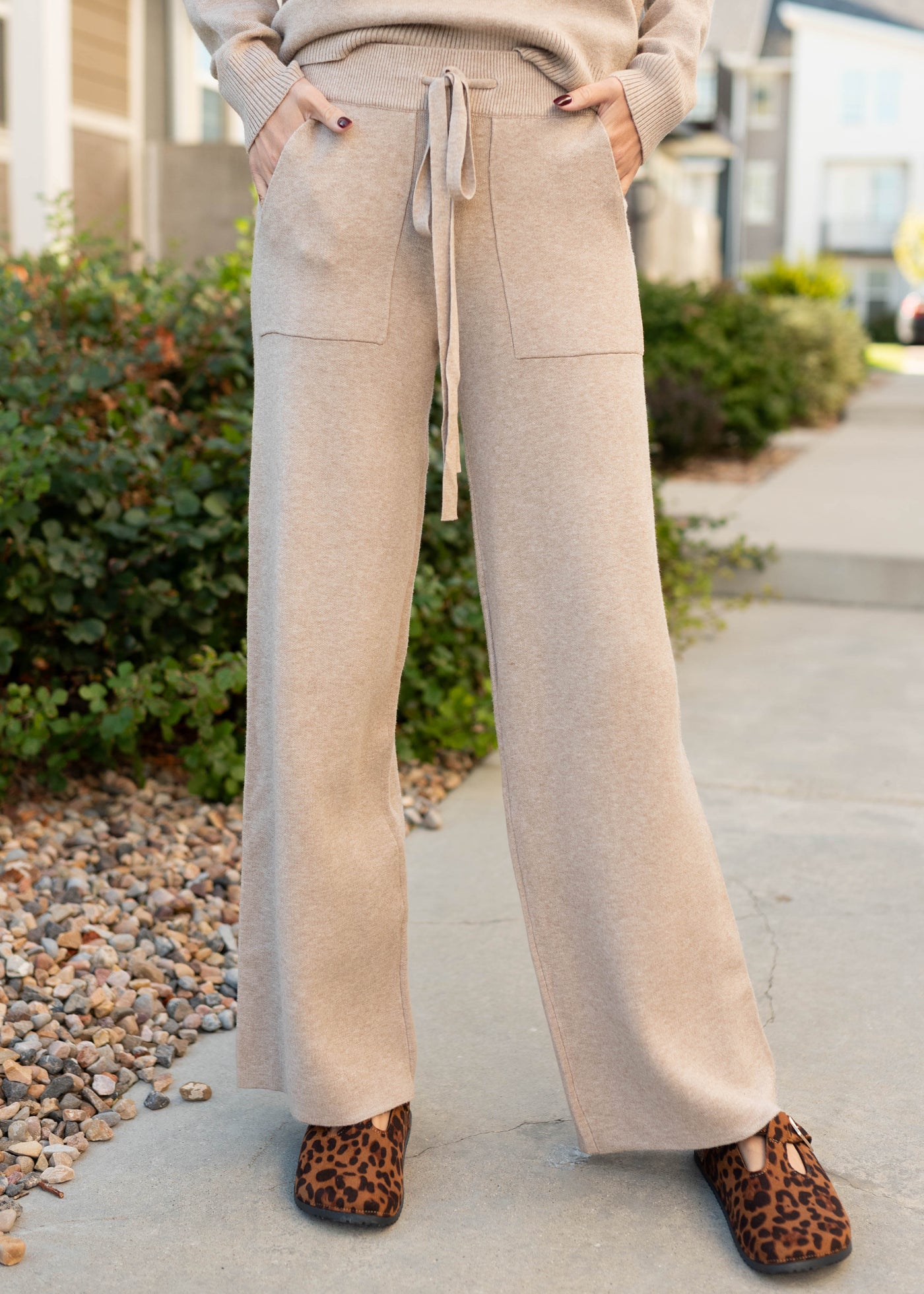 Taupe pants with pockets