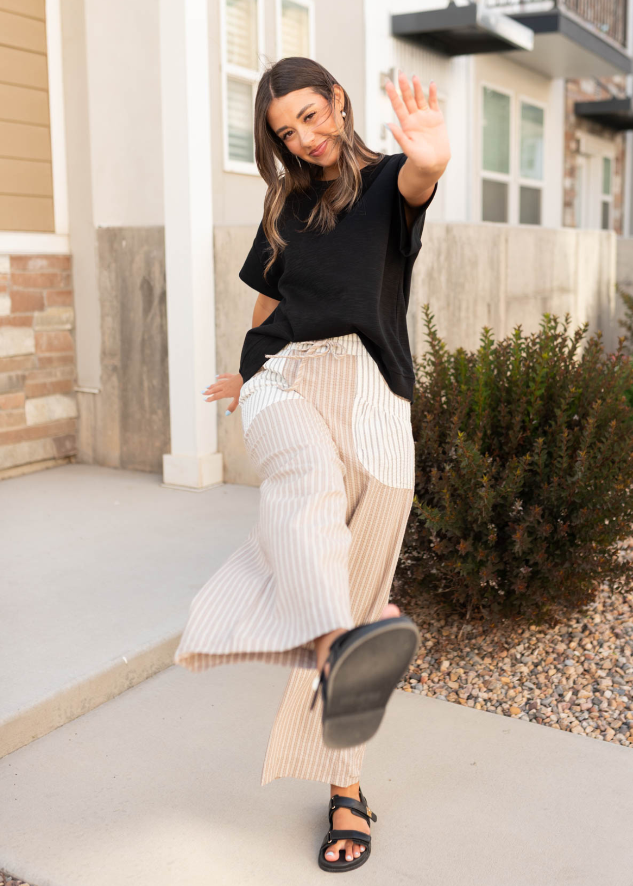 Short sleeve black knit top