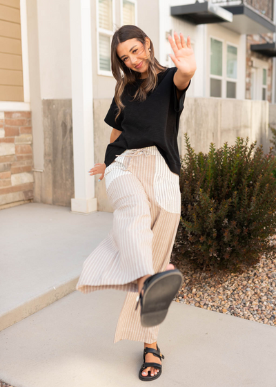 Short sleeve black knit top