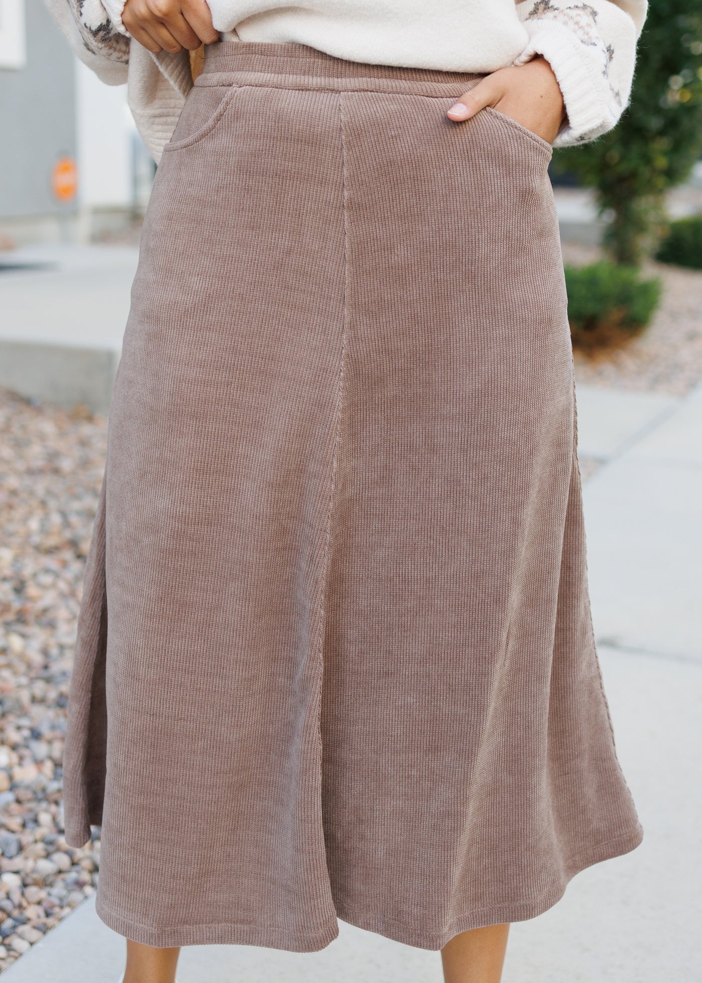 Soft corduroy flare skirt with pockets