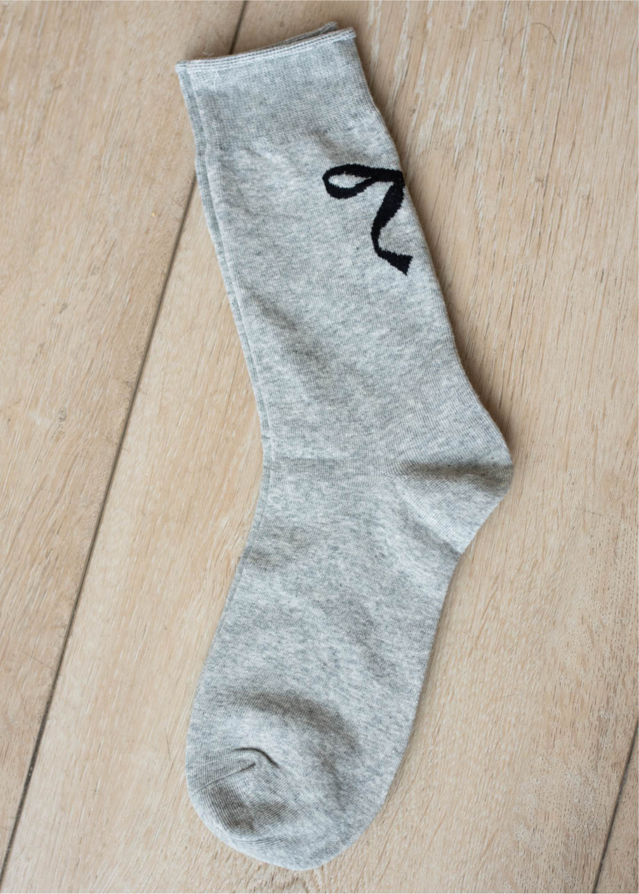 Grey bow socks