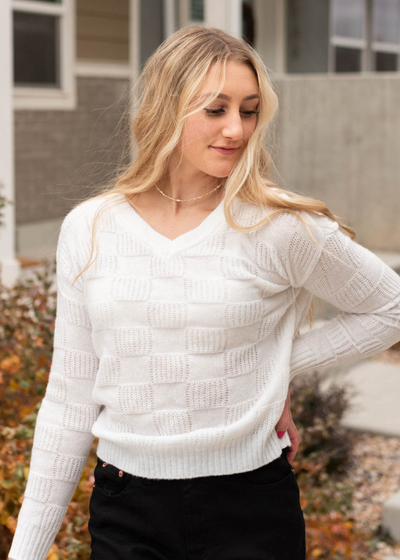 Long sleeve white check knit pullover