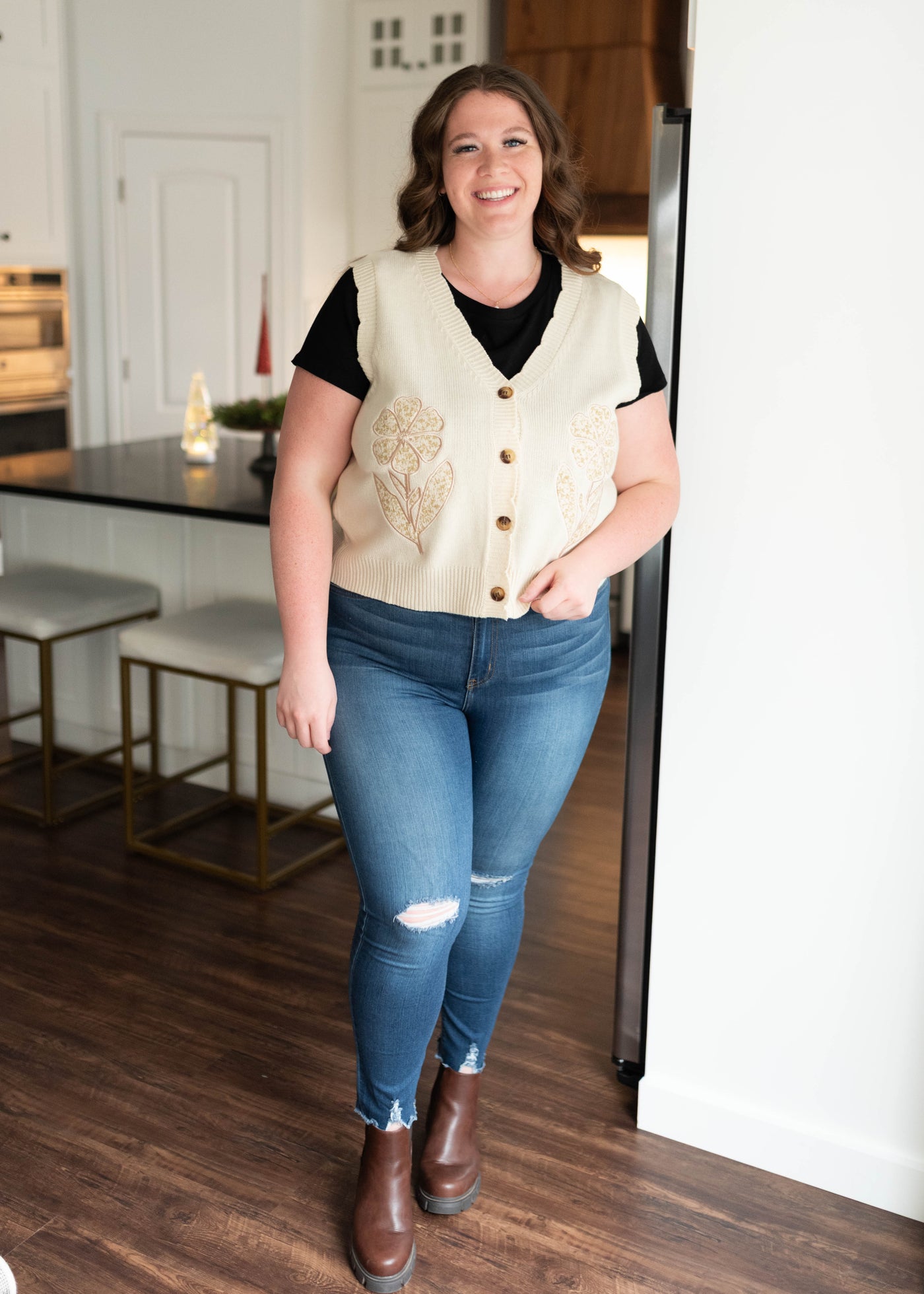 Plus size flower patch sweater vest with scalloped edges