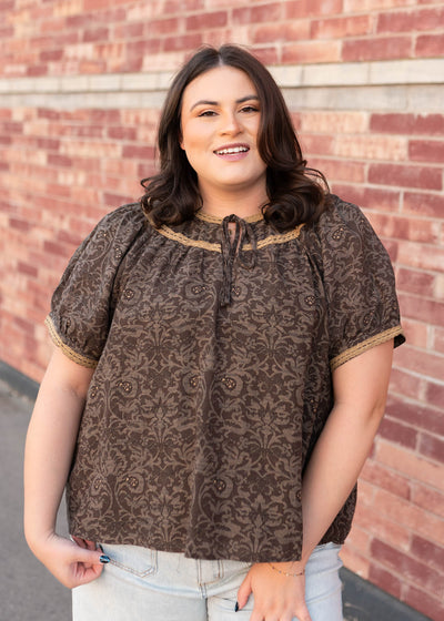 Short sleeve plus size brown pattern top with tie at the neck