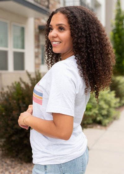 Side view of the ash grey tee