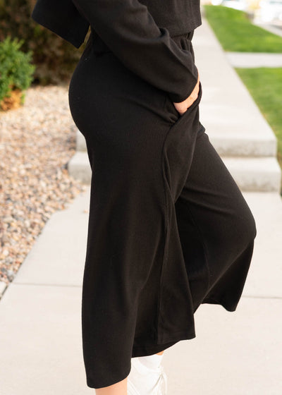 Side view of the black textured pant with pockets