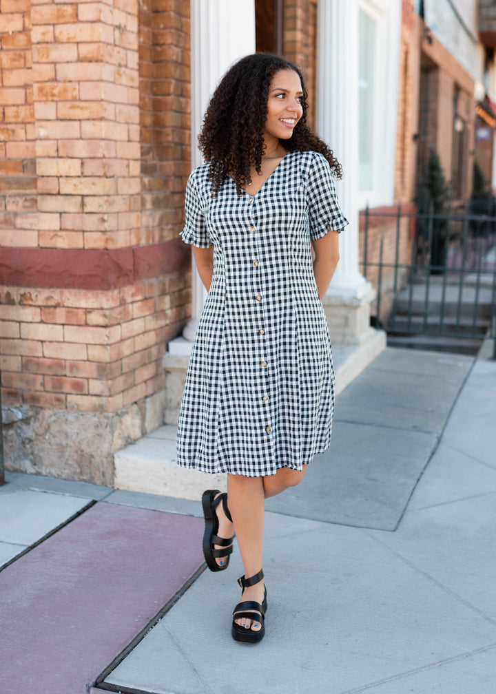 white and black check dress Melanie & Gingham Mini - V-Neck, Button Front & Ruffle Sleeves Classic loose Women's Elegant Summer Dress, halter mini dress BLACK:BLACK black and white gingham pattern