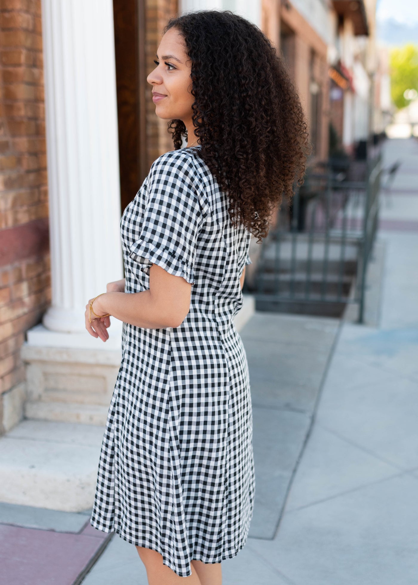 white gingham dress Melanie Black & Mini - V-Neck, Button Front & Ruffle Sleeves a slim fit bodice andrea-grace Carrie Bloody Dress Carrie Size:48 Long