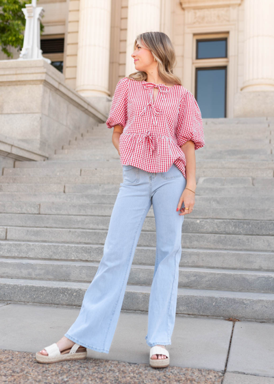 Light denim jeans with front pockets