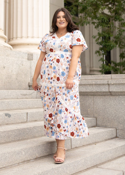 Cream floral dress in plus size with short sleeves