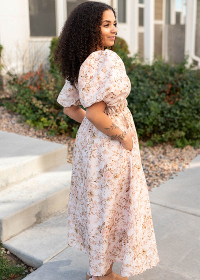 Side view of the puff sleeve pink floral dress with pockets