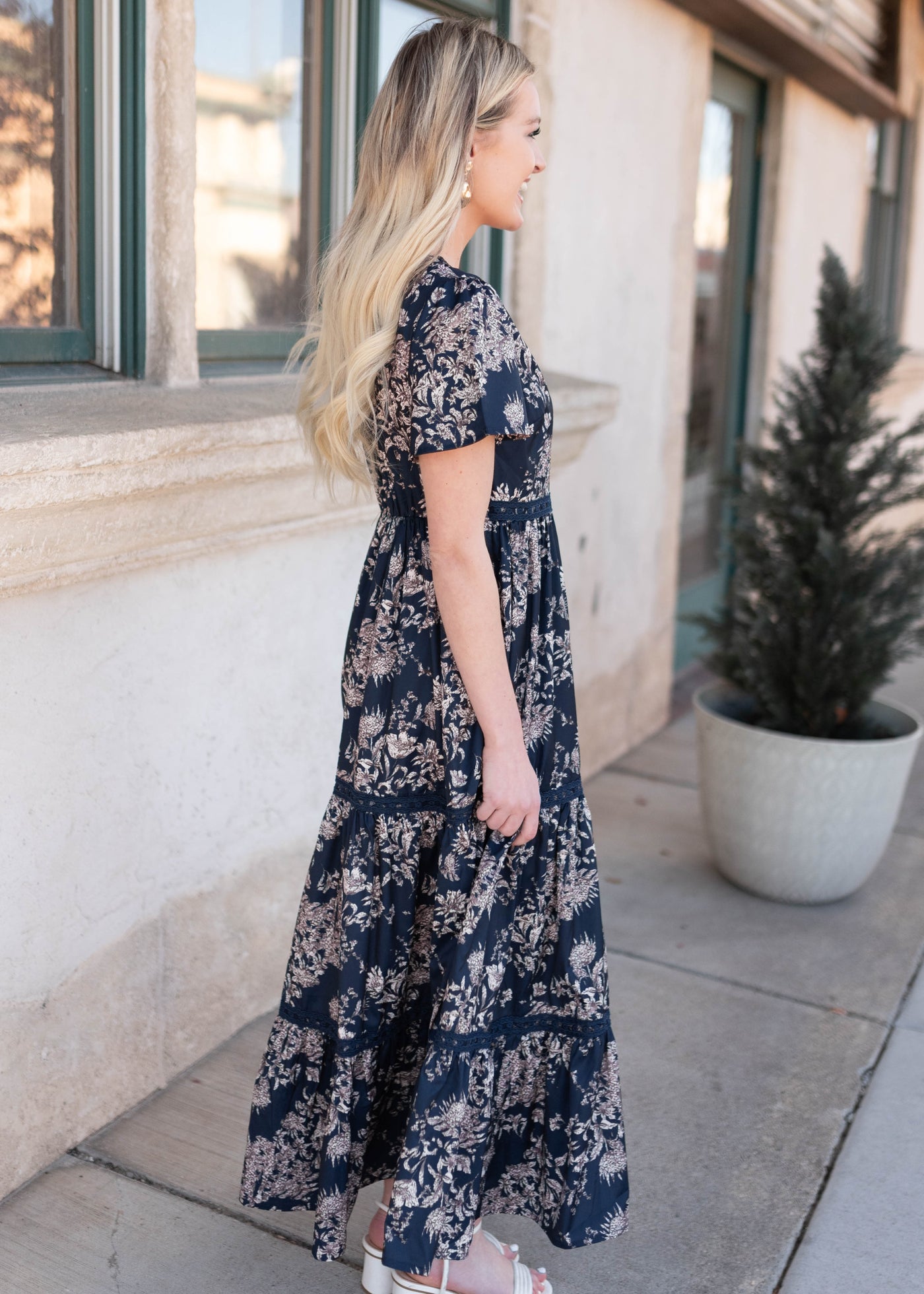 Side view of the navy lue pattened dress