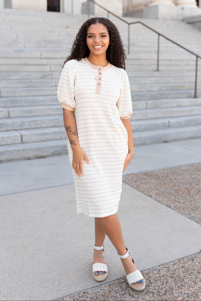 Beige striped dress with short sleeves