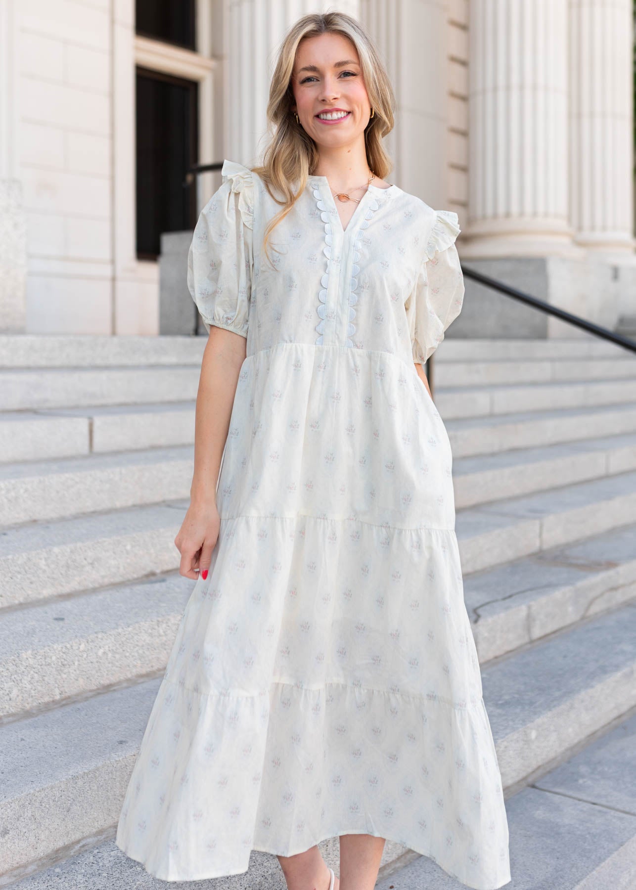 Vintage cream floral dress with short sleeves