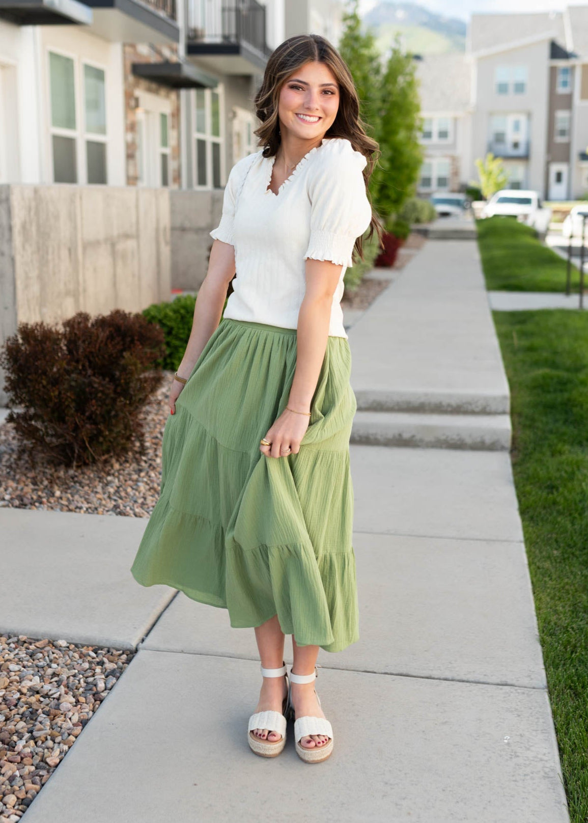 V-neck ivory top with short sleeves