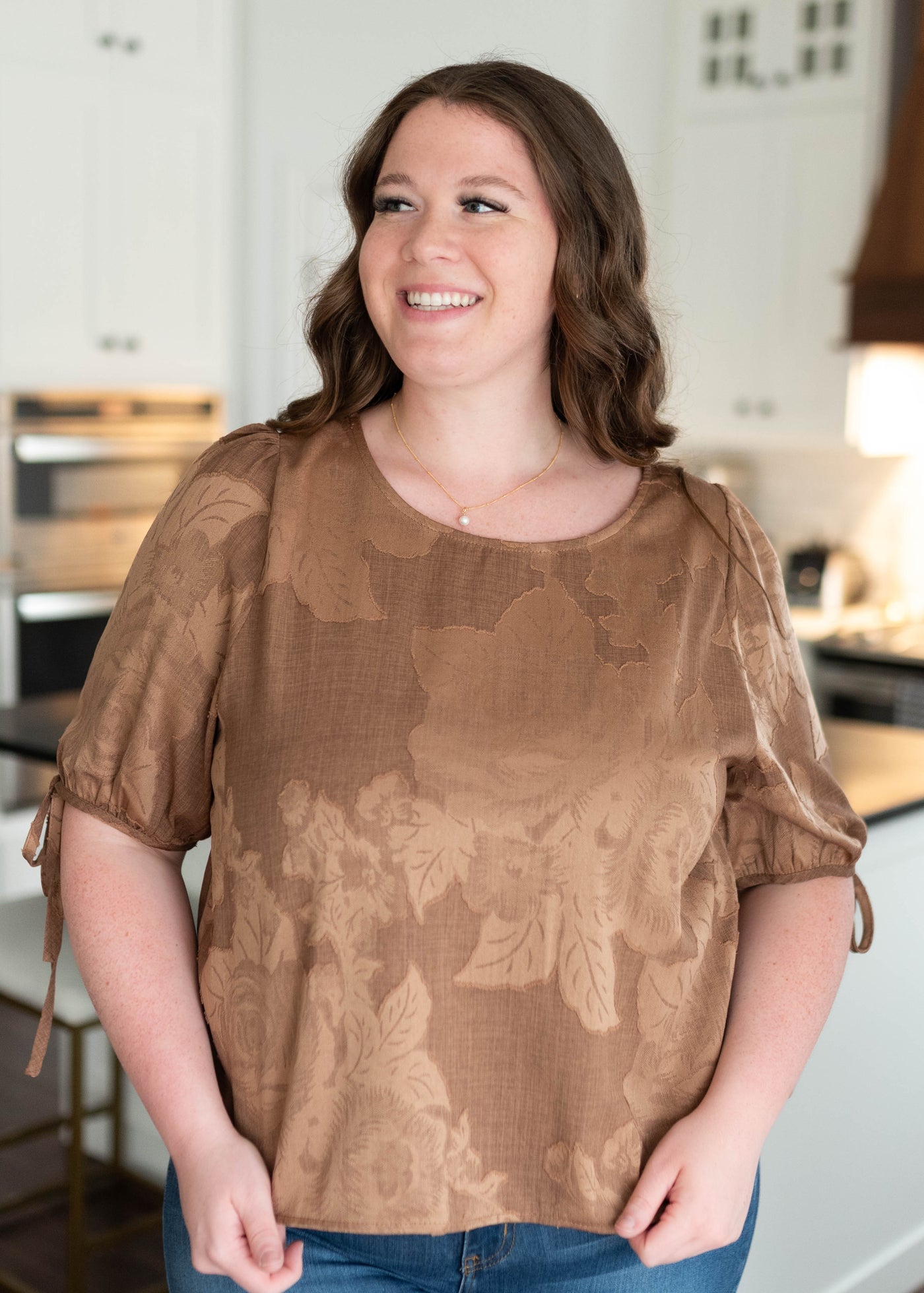 Short sleeve ronw floral top in plus size