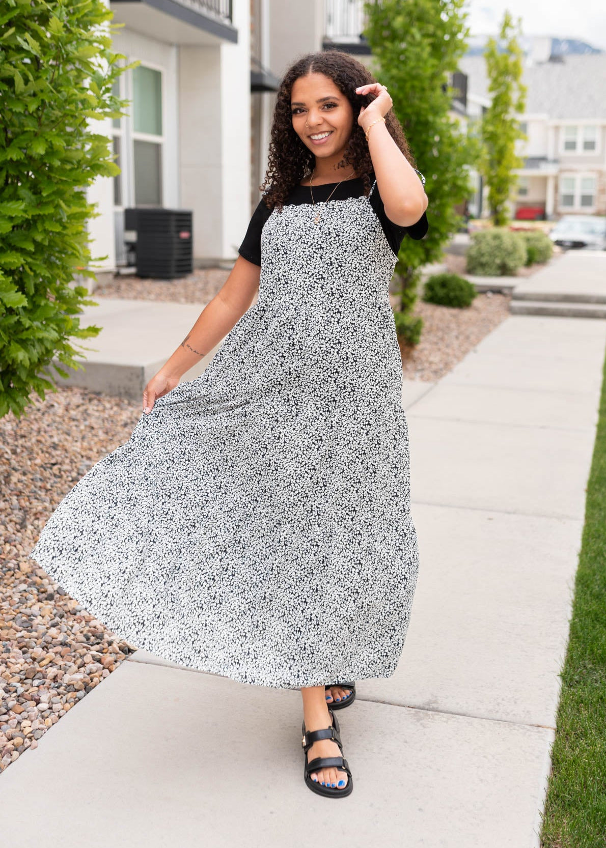 Tiered skirt on the navy floral tied dress