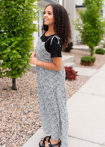 Side view of the navy floral tied dress