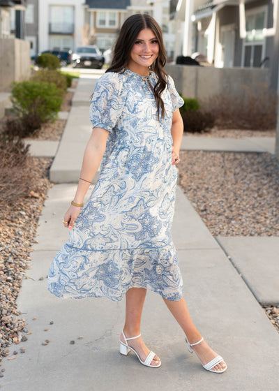 Short sleeve blue paisley pattern dress