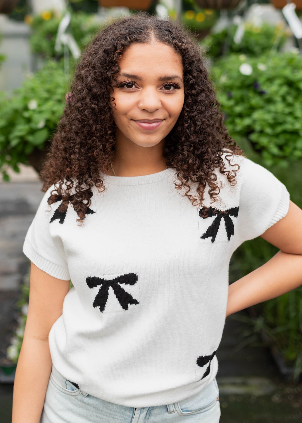 Black bow sweater with short sleeves
